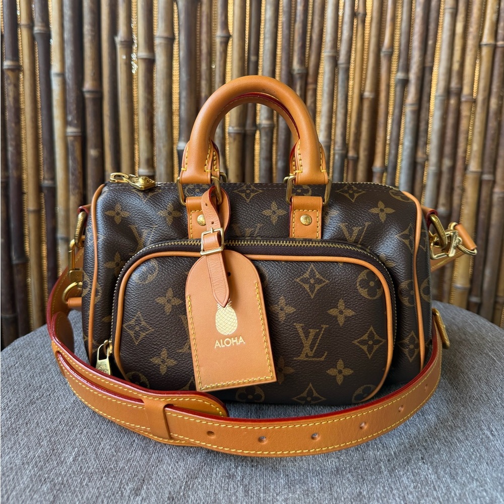 LOUIS VUITTON Keepall 25 Cargo crossbody
